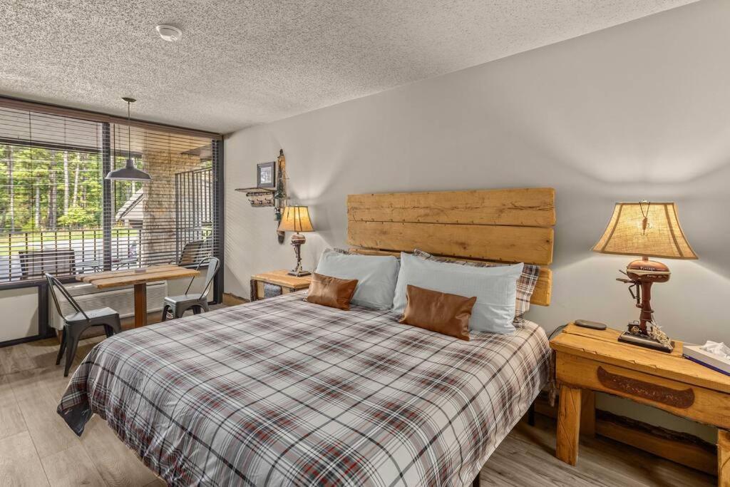 Stonegate Lodge Fire Pit 50In Tv Salt Water Pool Fast Wi-Fi Room #301 Eureka Springs Exterior photo