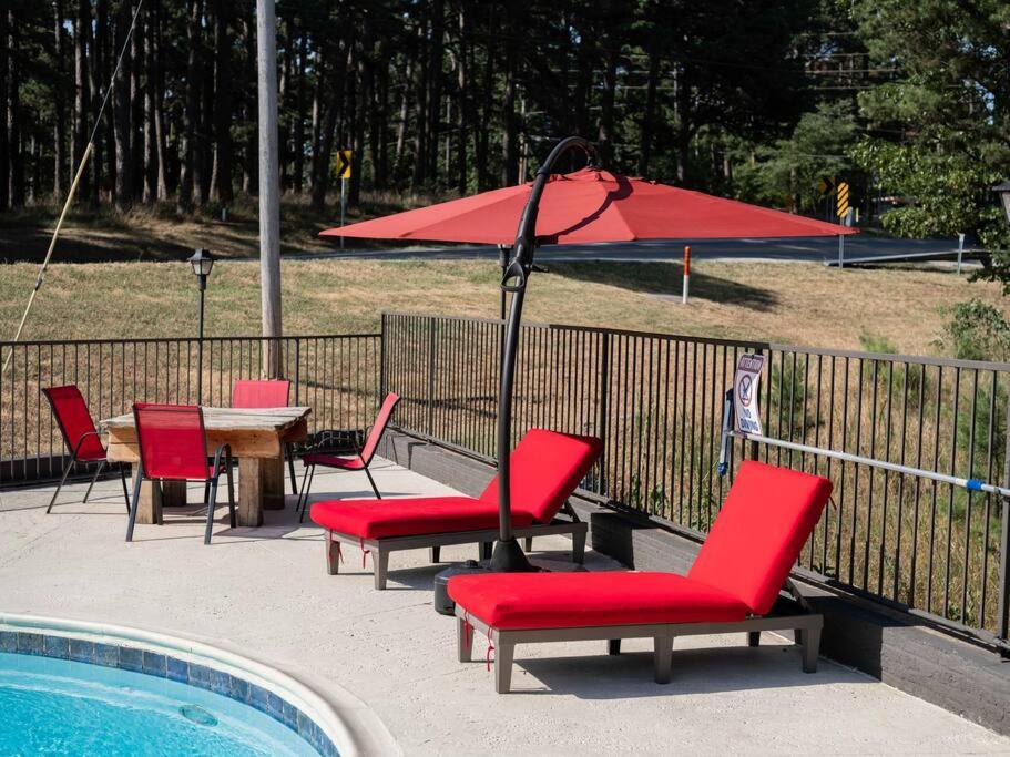 Stonegate Lodge Fire Pit 50In Tv Salt Water Pool Fast Wi-Fi Room #301 Eureka Springs Exterior photo
